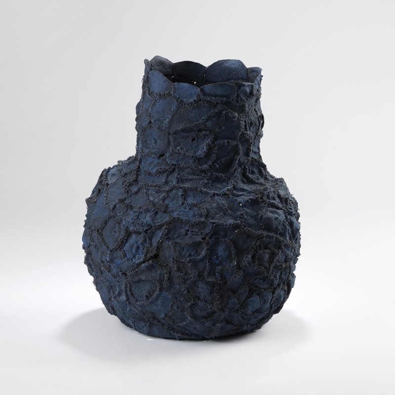 <a href=https://www.galeriegosserez.com/artistes/l-c-lab.html> L&C Lab</a> - Biomater - Vase Dark Blue